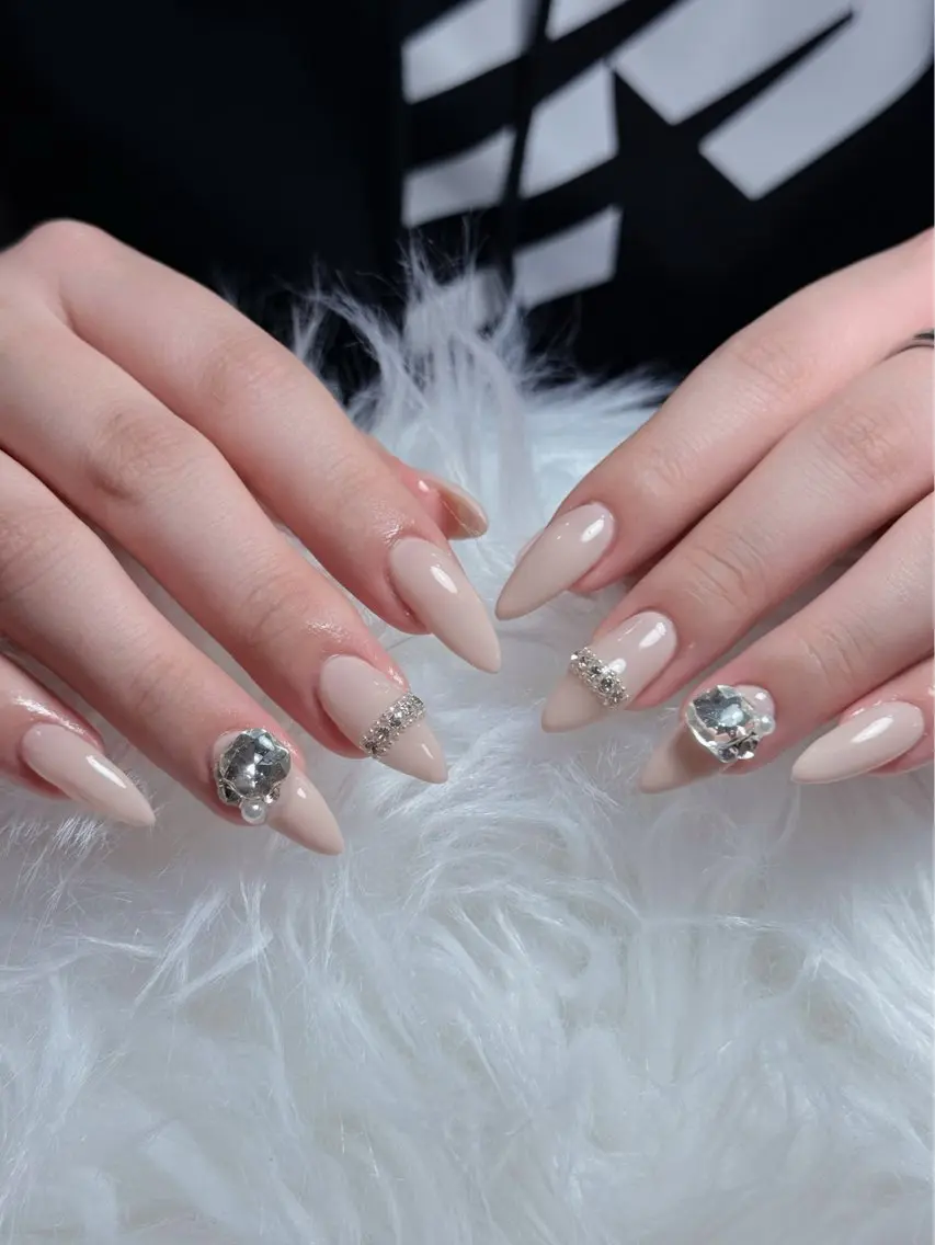 ネイル ジェルネイル キラキラネイル ネイルチップ 冬ネイル Emi🌸Belle Nail Salonのネイルデザイン