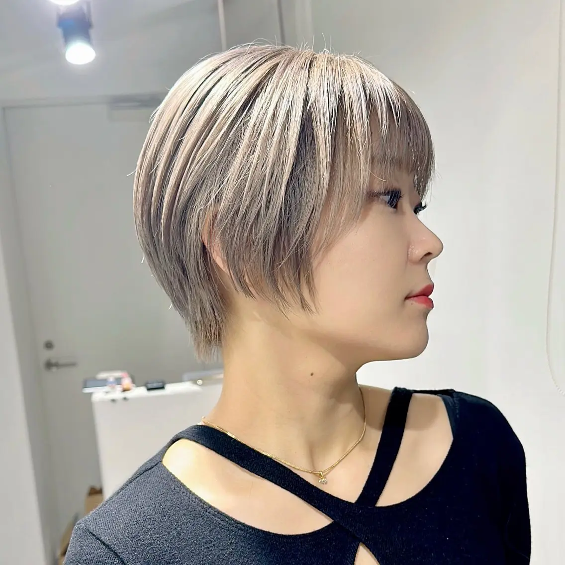 ショート カラー ブリーチなし/レイヤ ー特化🌈Tommyのヘアスタイル