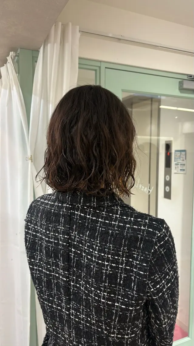パーマ カット パーマ 韓国ヘア🇰🇷 𝑳𝒊𝒏𝒂🤍のヘアスタイル