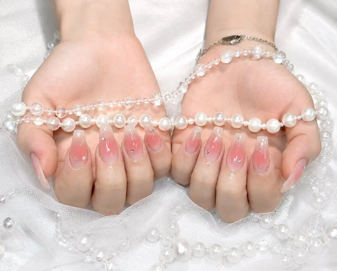 【自爪】マグネット+チークネイル(ベースカラー込み)💕小ストーン10粒付き✨🎀の写真