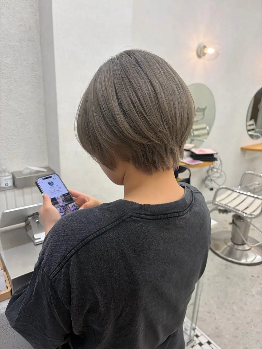 ショート ヘアカラー まろやかベージュ🤎 艶カラー🔔リンのヘアスタイル