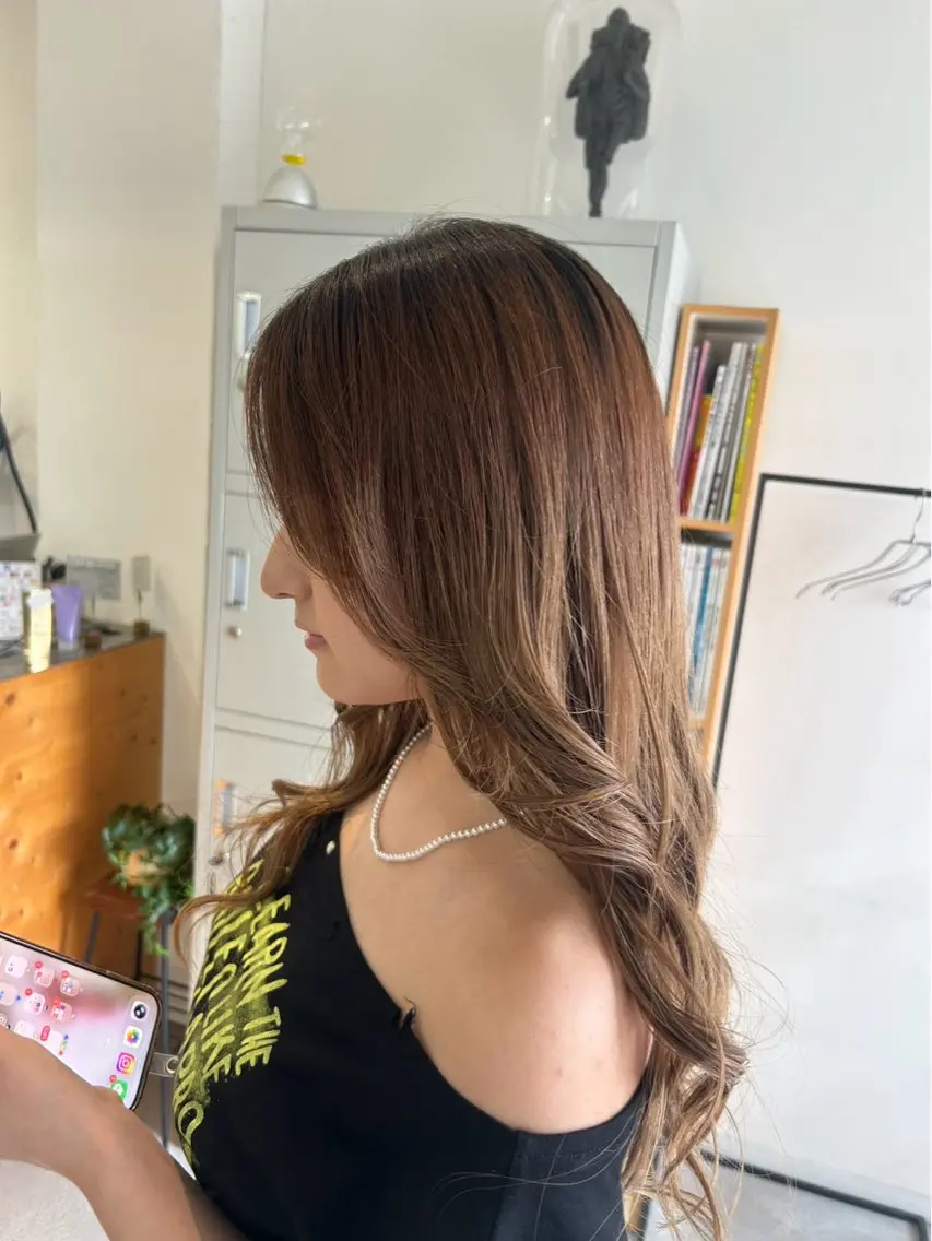 ロング サワダ ミナミのヘアスタイル