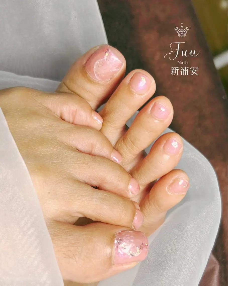 ネイル フラワーネイル フットネイル キラキラネイル ニュアンスネイル シンプルネイル フットネイル 犬のいるネイルサロン Fuu nailsのネイルデザイン