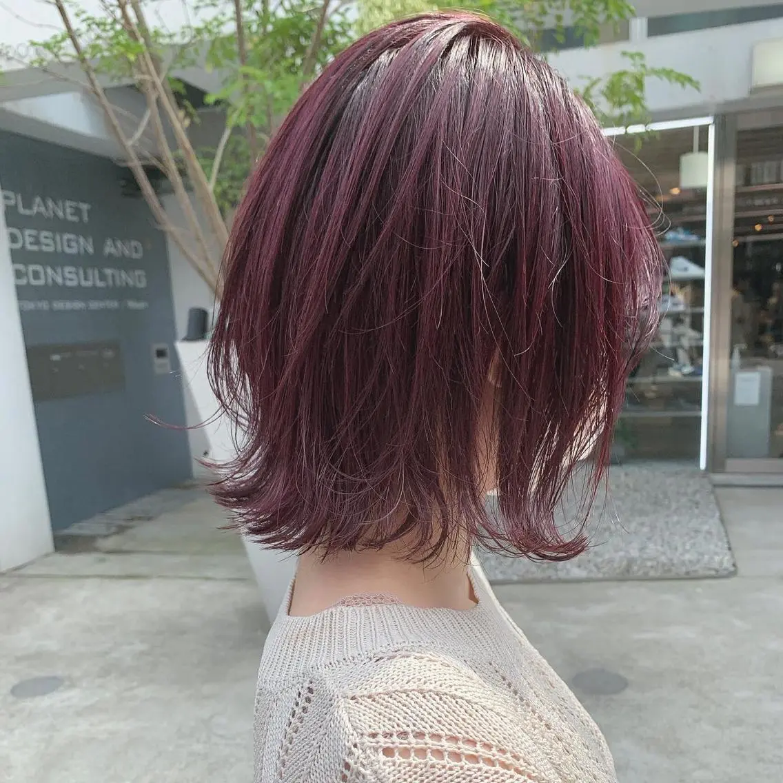 ショート カラー ネイル ハイトーンボブ 前田 表参道　グレージュのヘアスタイル