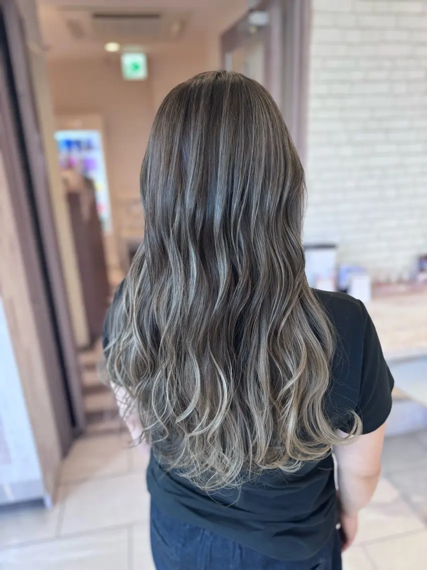 ロング カラー バレイヤージュ レイヤーカット カット ヘアカラー トリートメント 仙台×ブリーチ 斎藤相慶のヘアスタイル