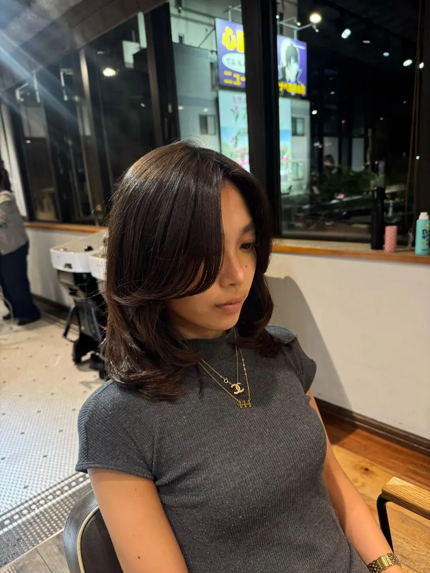 ミディアム ミディアムレイヤー 伸ばしかけ レイヤーカット TOKUYAMA AYANOのヘアスタイル