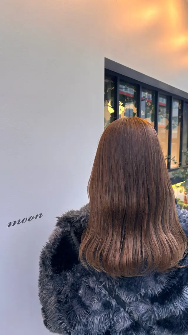 セミロング カラー ヘアアレンジ ベージュカラー ブリーチ 平出 千尋のヘアスタイル