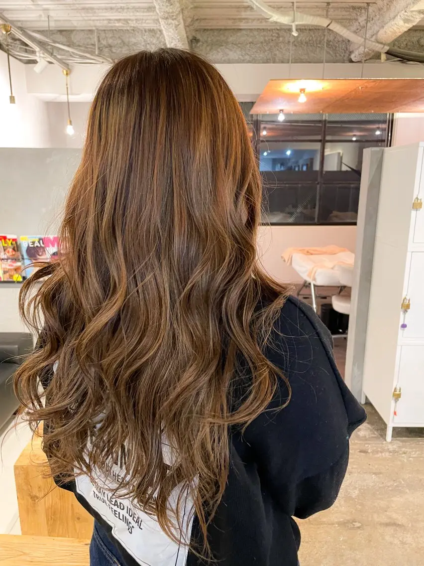 ロング チョコレートブラウン カット パーマ 宮原 愛果のヘアスタイル
