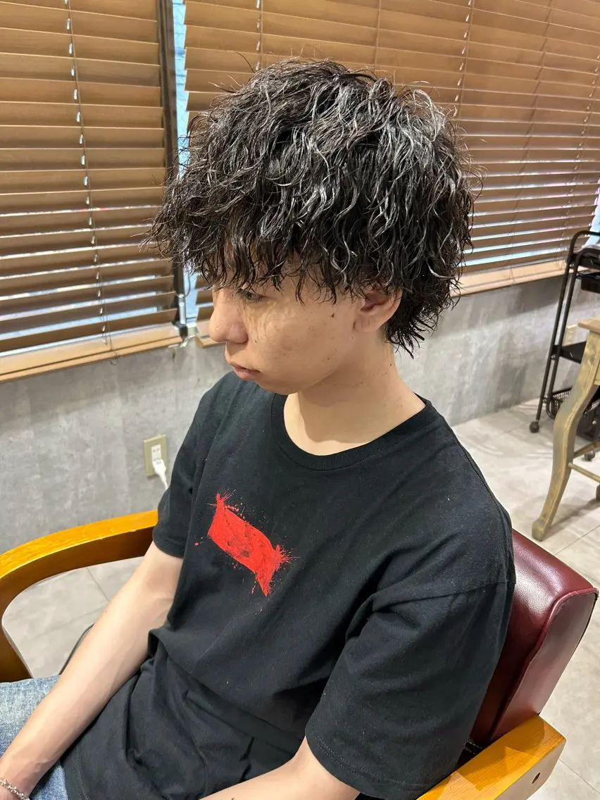 ミディアム パーマ メンズ 勝毛 広貴のヘアスタイル