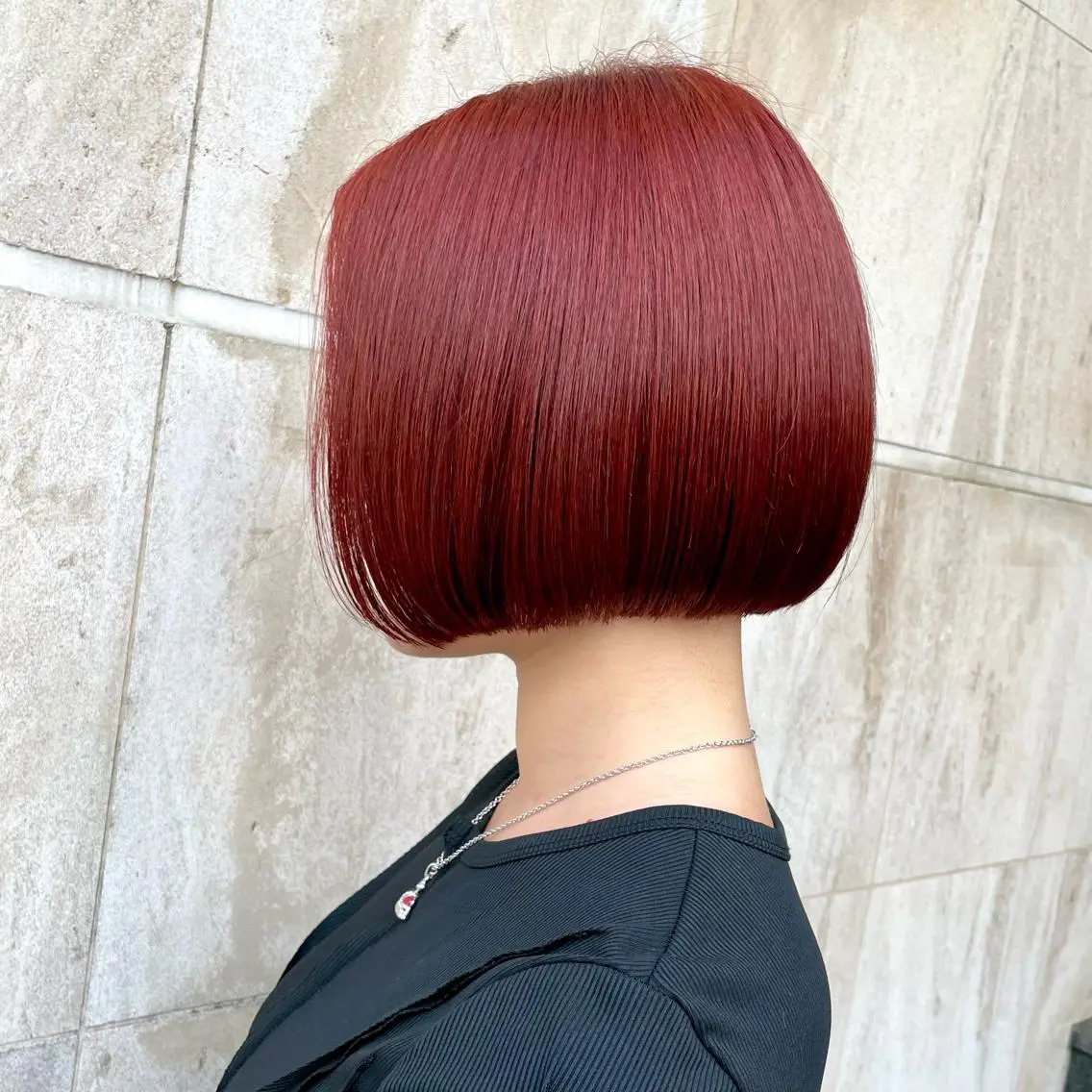 ミディアム カラー ブリーチ ダブルカラー ブリーチなしカラー レッドカラー アオガミ （前髪顔周りカット）のヘアスタイル