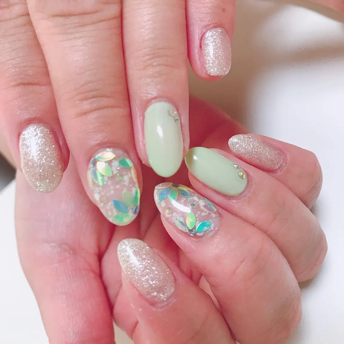 ネイル アートネイル 長さ出し フットネイル グリーン ニュアンスネイル Lily Roseスタッフ一同のマツエク・マツパデザイン