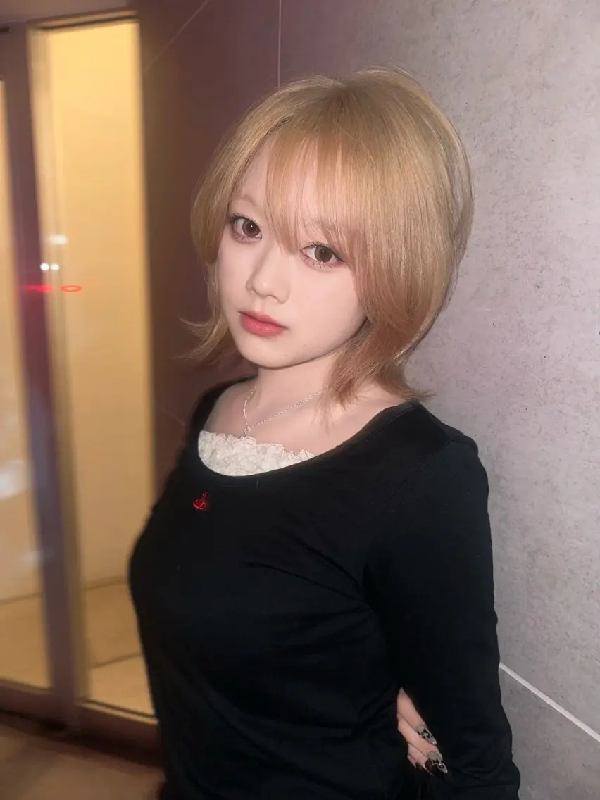 ショート ヘアカラー AIRA/ブリーチ /透明感カラーのヘアスタイル