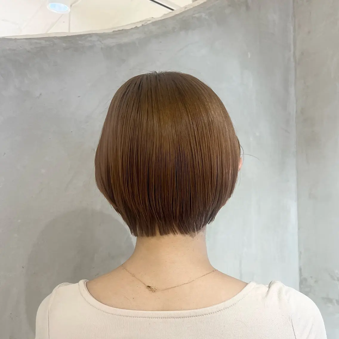 ショート ショートヘア 切りっぱなしボブ/ 艶カラー/綾莉のヘアスタイル