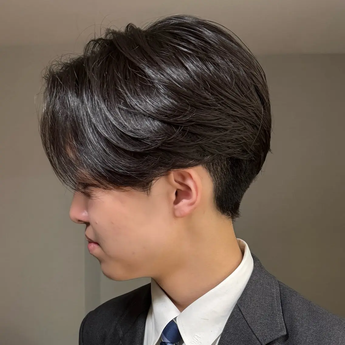 メンズ センターパート ダウンパーマ フェザーパーマ メンズ韓国風 マッシュ カット センターパート特化/ メンズカット/ヒロキのヘアスタイル