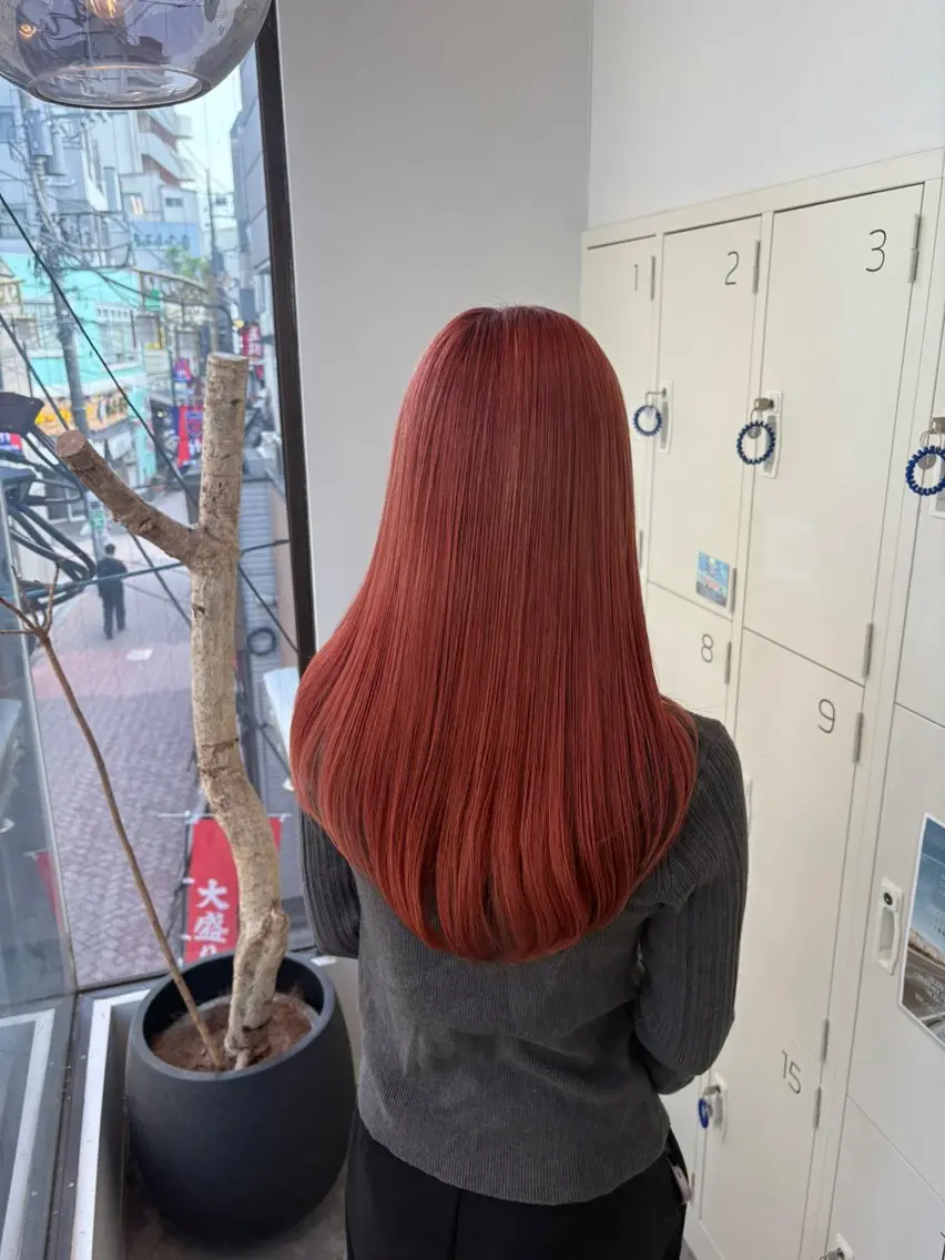 カラー ブリーチ オレンジ オレンジレッド レッドカラー NATSUMI 🐻❄️🤍のヘアスタイル