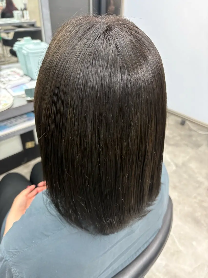 カラー 岩崎 郁音のヘアスタイル