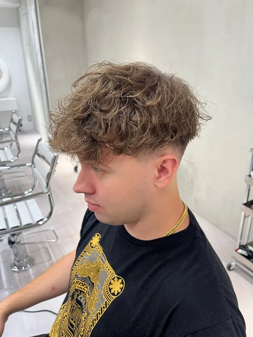 ショート パーマ メンズ ⚡メンズパーマフ ェードカットTomyのヘアスタイル
