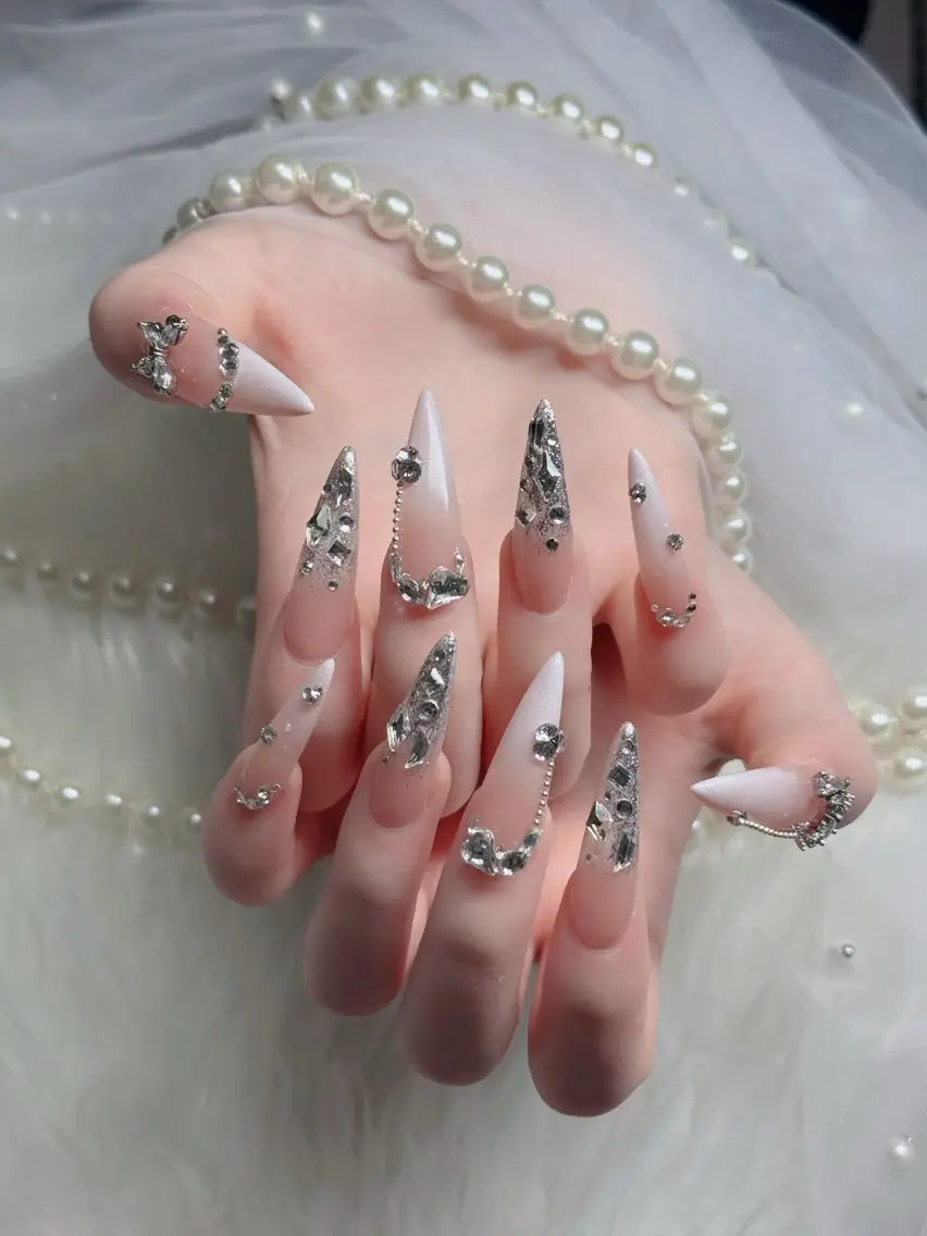 ネイル フレンチネイル ジェルネイル ガラスフレンチ ハロウィン ハート ハンドネイル H.baby Nail Salonのネイルデザイン