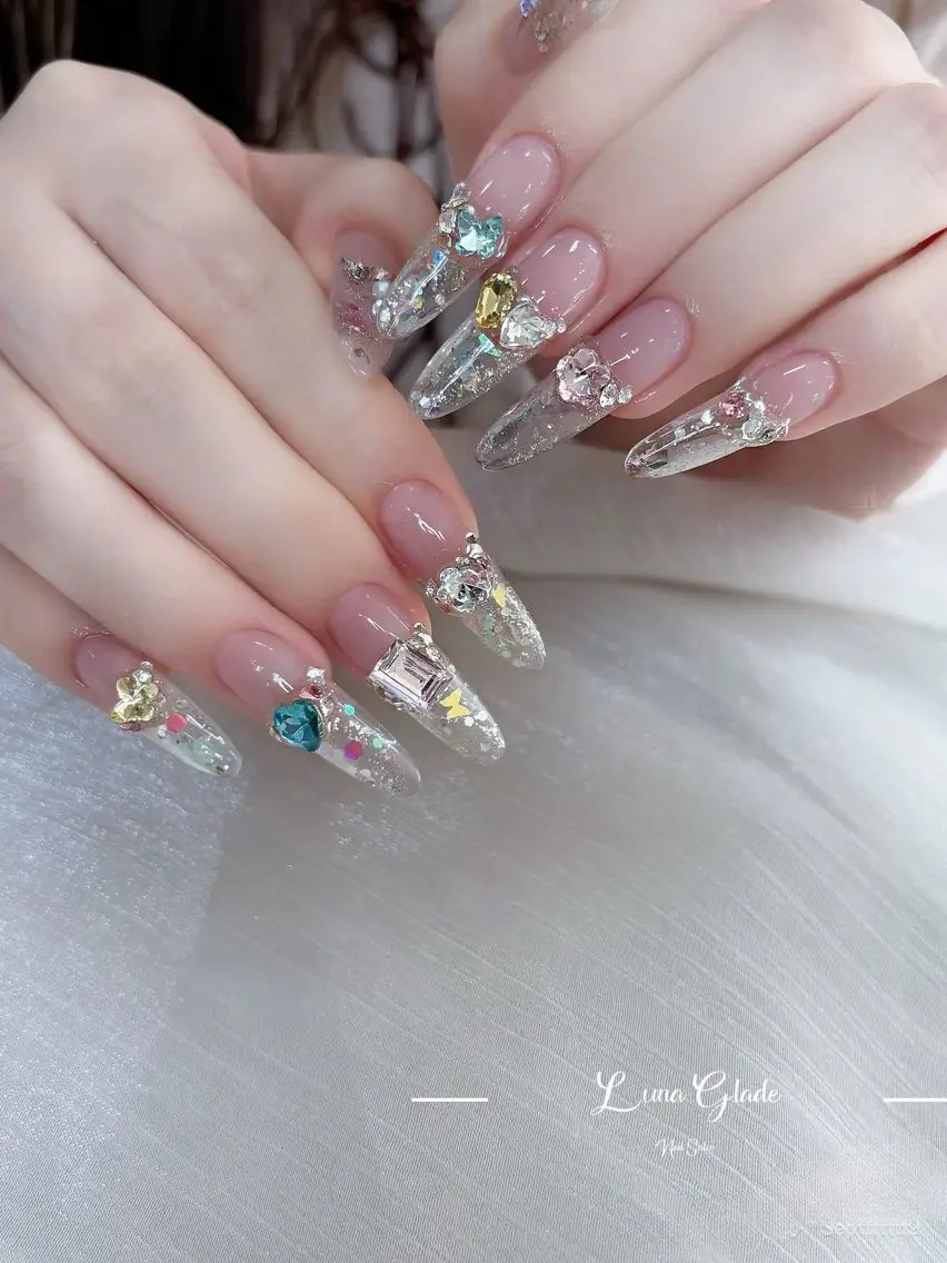 ロング カラー 韓国風ヘア ハンドネイル Luna Gladeのネイルデザイン