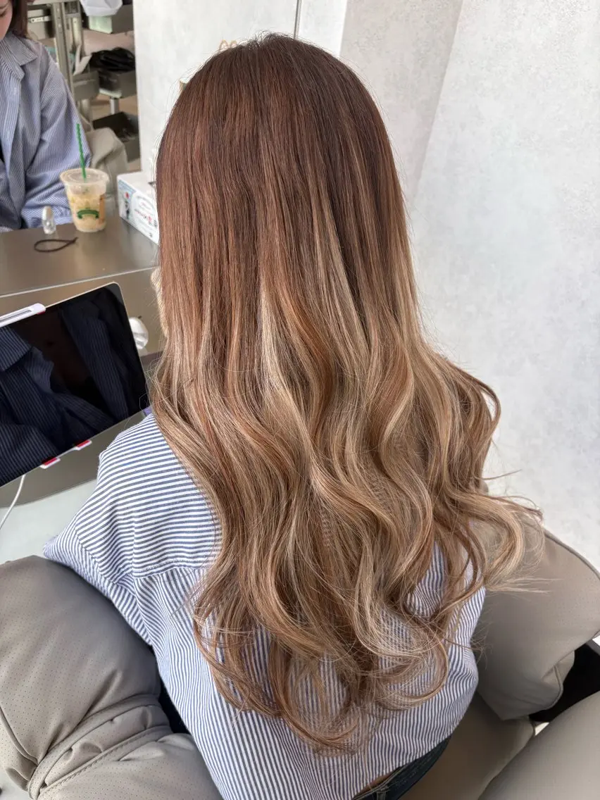 ロング エクステ 吉田 彩乃のヘアスタイル