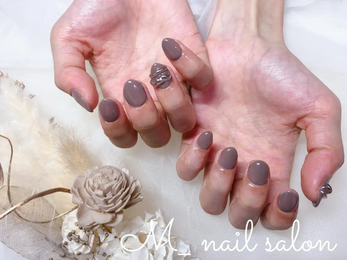 ネイル シンプルネイル M_ nail salonのネイルデザイン