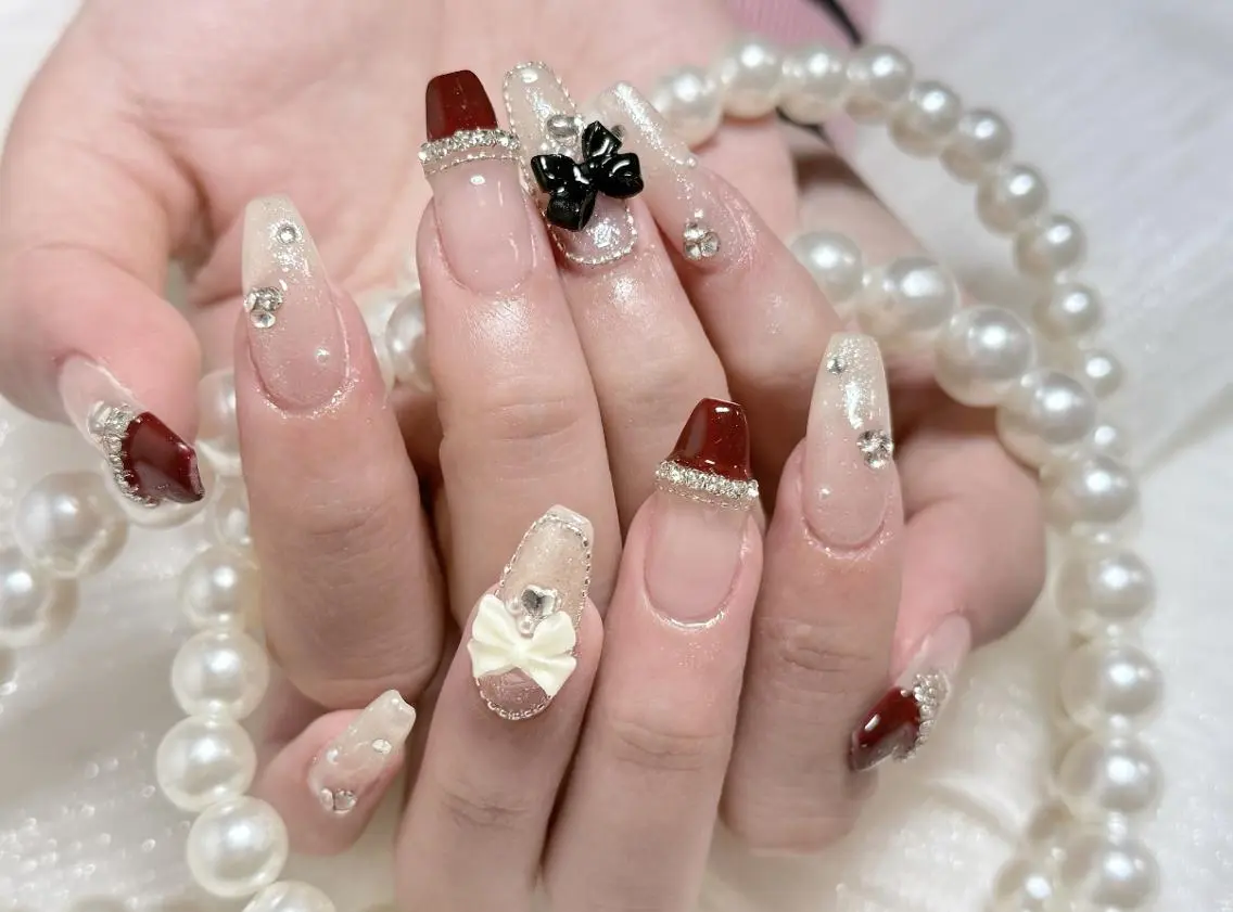 ネイル オーロラネイル 長さ出し フレンチネイル ガーリー キラキラネイル Lucky nail salonのネイルデザイン