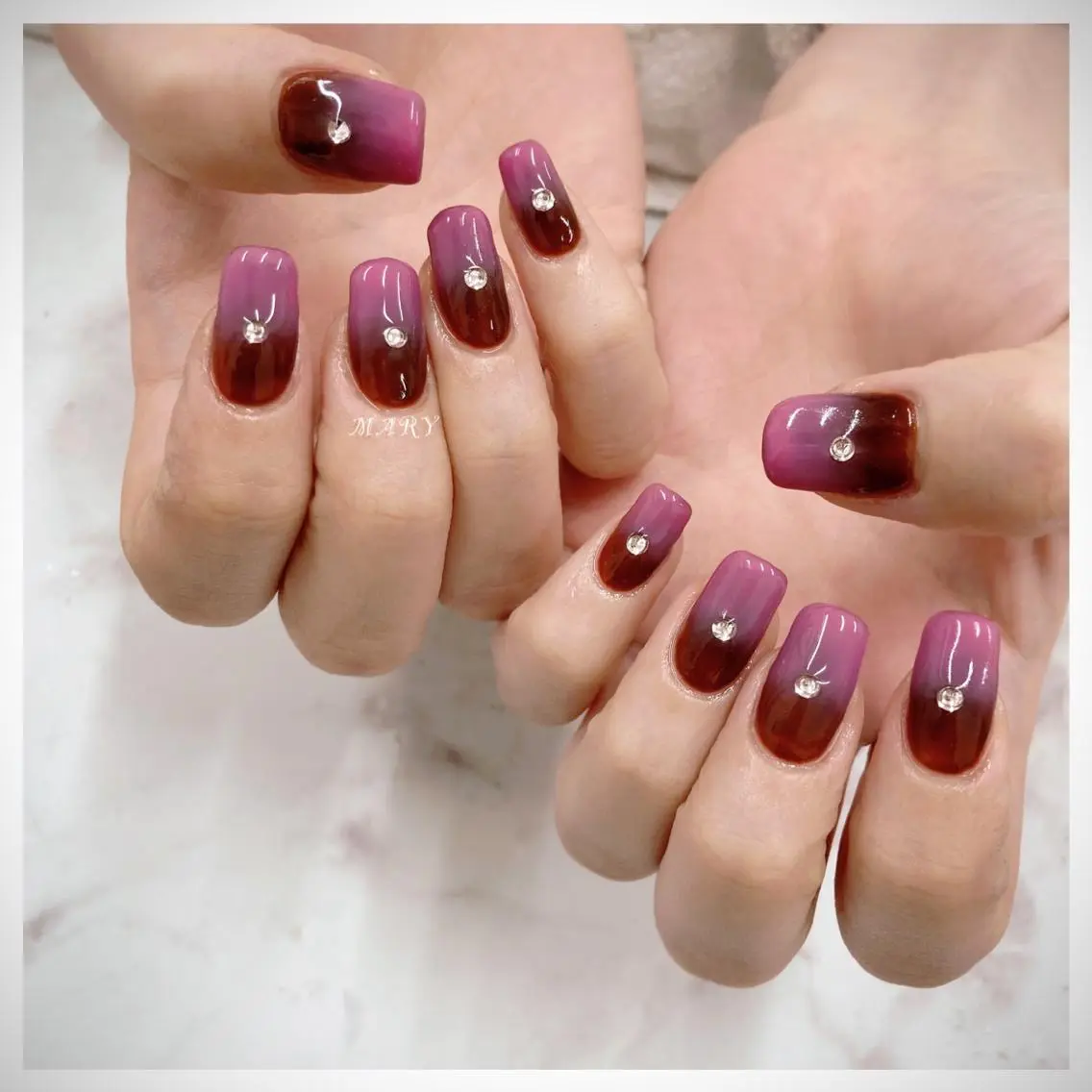 ネイル ブラウン グラデーション ロングネイル ニュアンスネイル ワンカラーネイル ハンドネイル Mary nail .narumiのネイルデザイン