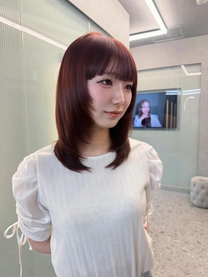 ミディアム カラー レッドカラー ハイレイヤー レイヤーカット ヘアカラー トリートメント iwao seiraのヘアスタイル