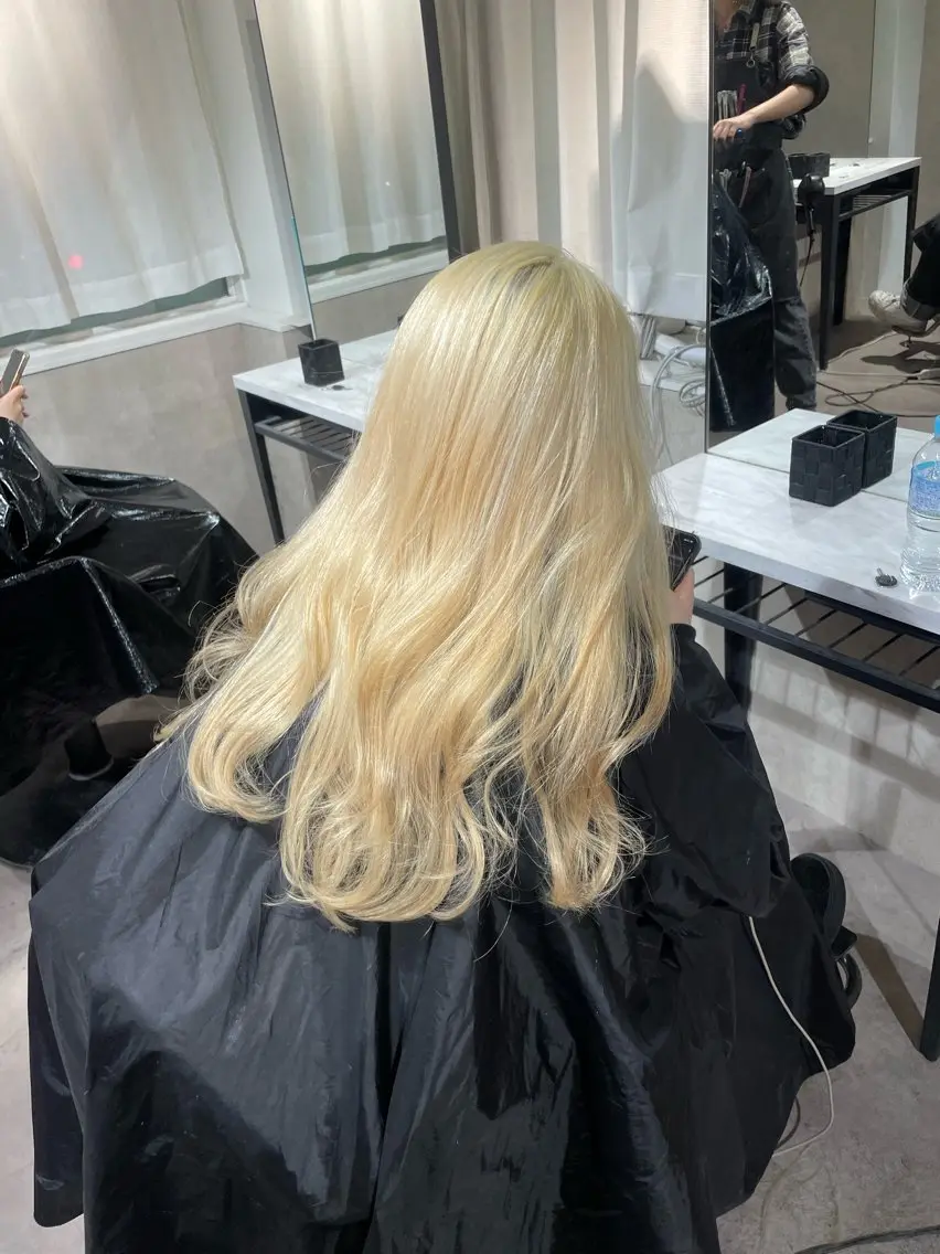 ロング カラー ブロンド 🇰🇷ハイトーン× 韓国レイヤー레이어드のヘアスタイル