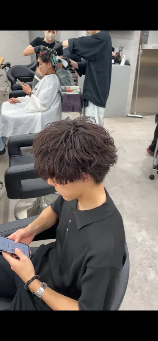 ショート カラー ヘアアレンジ メンズ メンズパーマ メンズツイストパーマ 波巻きパーマ ツイストパーマ ヘアカラー トリートメント ヘッドスパ ヘアセット 🔥ニュアンス フェザー小林海斗🔥のヘアスタイル