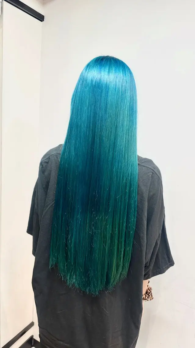 カラーモデル募集中/レディース❕寒色カラー 【ブリーチ、リタッチ不可】毛先までの全体カラー💙の写真