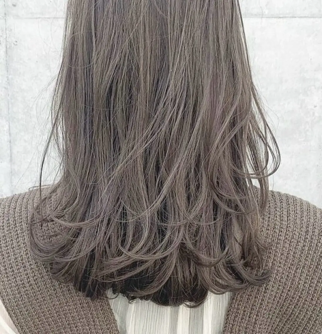 セミロング カラー 透明感カラー カット ヘアカラー トリートメント LadA AIのヘアスタイル