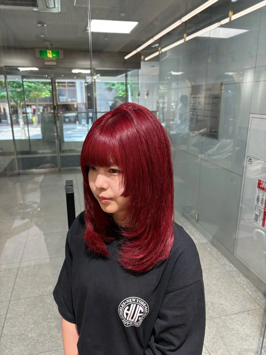 ミディアム ヘアカラー 🩶ハイトーン🖤 URARAのヘアスタイル