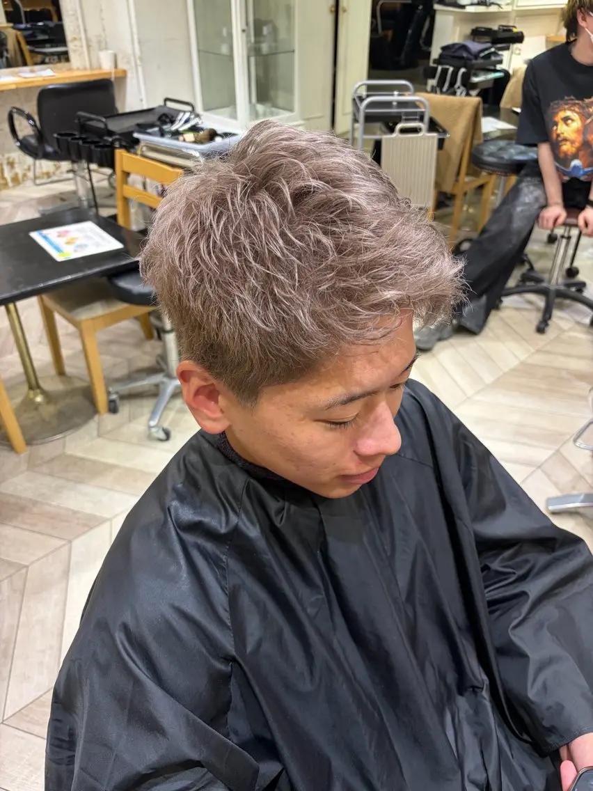 カラー ベージュカラー ブリーチ ミルクティーベージュ 🎨カラー特化🎨 ユウトのヘアスタイル