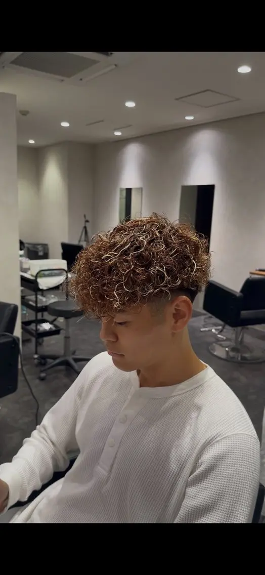 ミディアム カラー パーマ メンズ スペインカール 心斎橋メンズパーマ 一樹のヘアスタイル