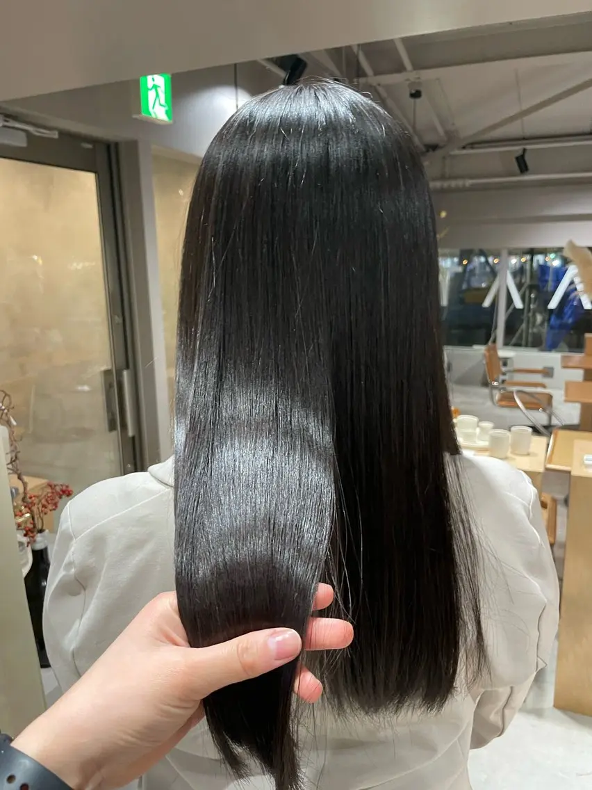 酸性ストレート👩🏻〔表面のパヤ毛が気になる方に!〕カット込の写真
