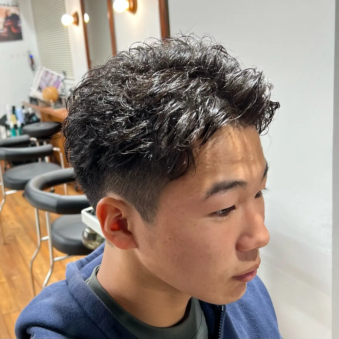ショート メンズ 刈り上げ くせ毛 ショートヘア カット メンズカット✂️ スキンフェード伊藤陸のヘアスタイル