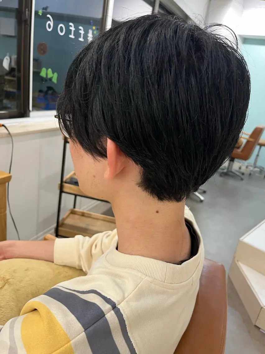 メンズ センターパート 刈り上げ 山上 佳汰/髪質改善/艶髪のヘアスタイル
