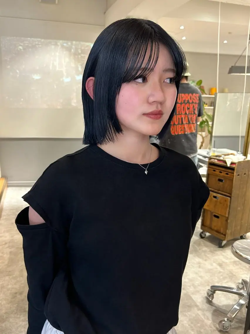 ミディアム 薄暮 マツイ　レンのヘアスタイル