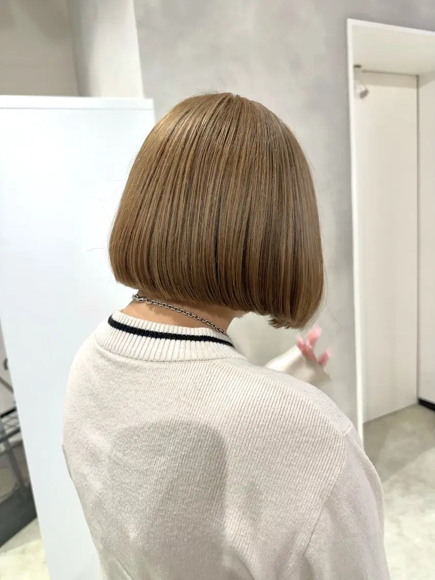 ショート カラー ベージュカラー ミルクティーベージュ ボブ カット ヘアカラー トリートメント 可愛いベージュ作る 美容師/あかね🧸のヘアスタイル
