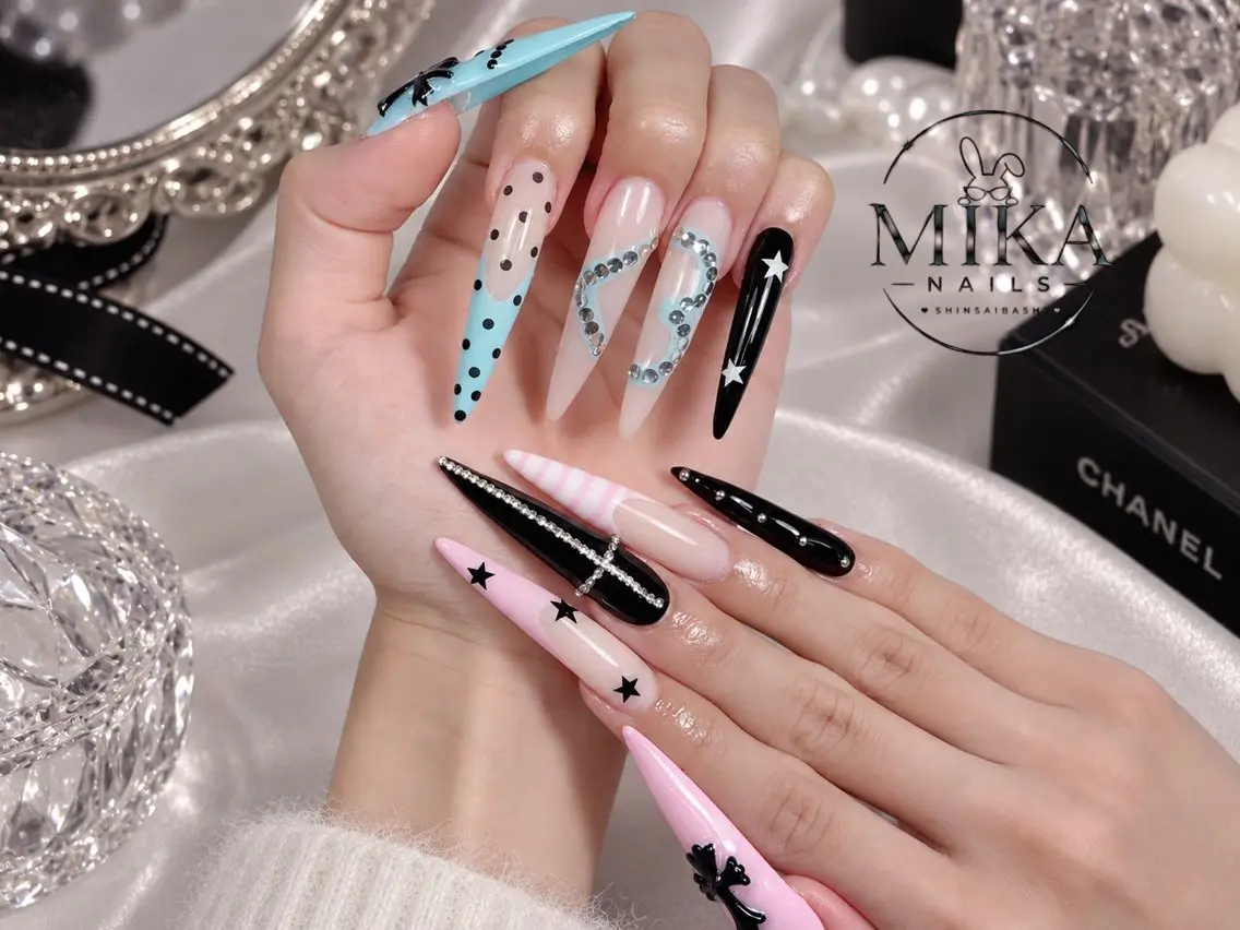 ネイル ガーリー キラキラネイル 韓国ネイル ロングネイル シンプルネイル ハンドネイル 🦊Genie🦊 Mika Nailsのネイルデザイン