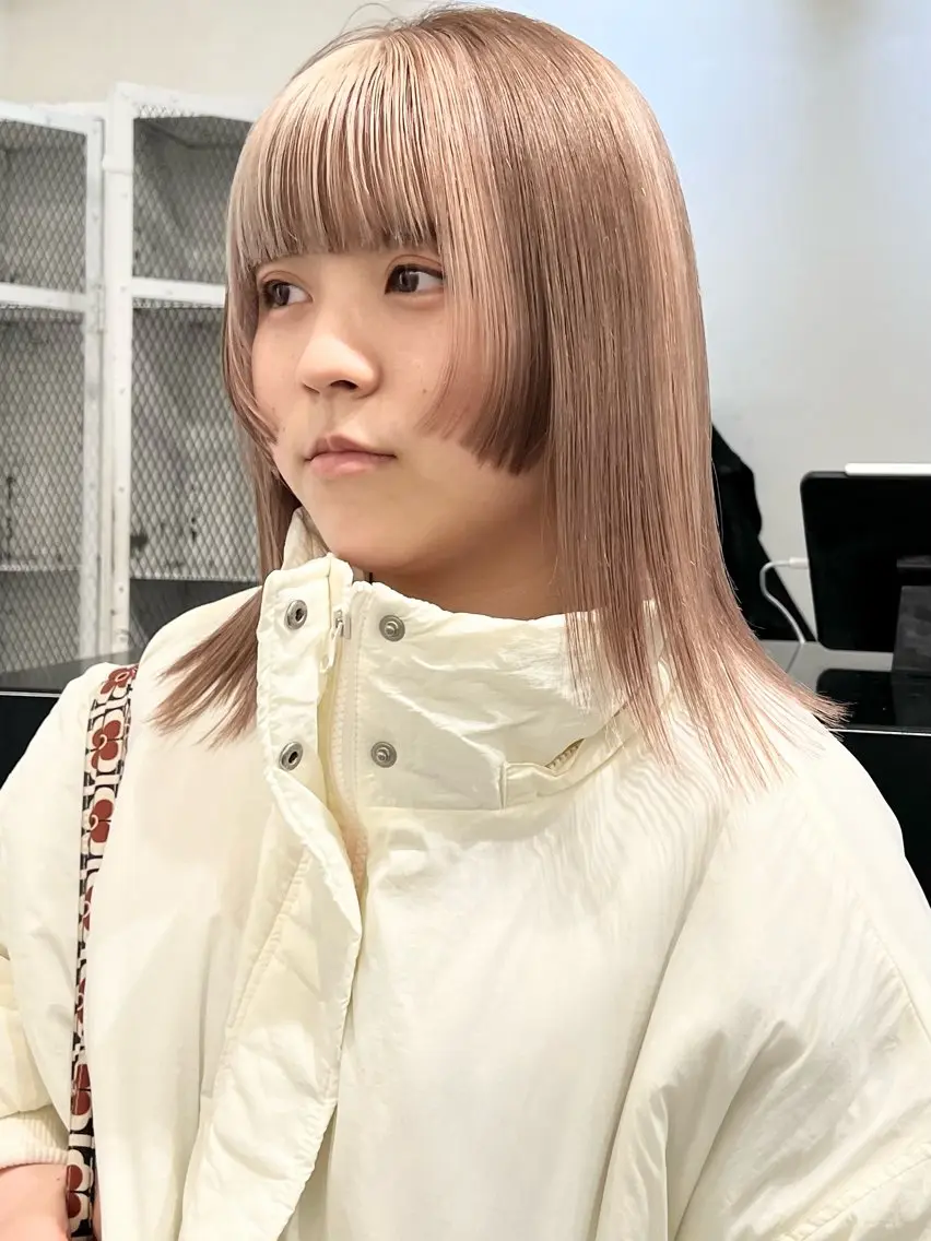 セミロング カラー アッシュ ベージュカラー ブリーチ ブロンド ケアブリーチ カット ヘアカラー トリートメント HARU//原宿🤍 リピート率NO.1のヘアスタイル