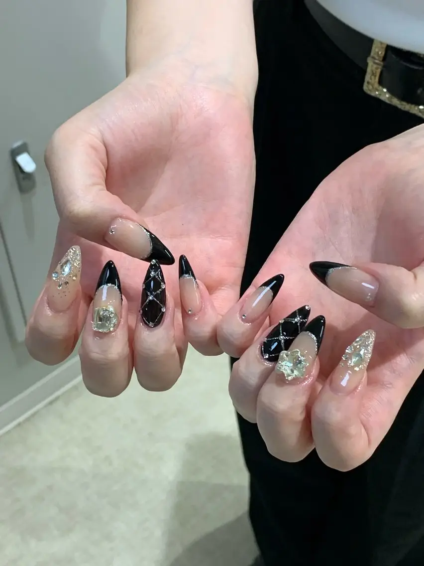 ネイル チークネイル ドット フットネイル フレンチネイル グラデーション ハンドネイル フットネイル HANA 川越東口ネイルサロンのネイルデザイン