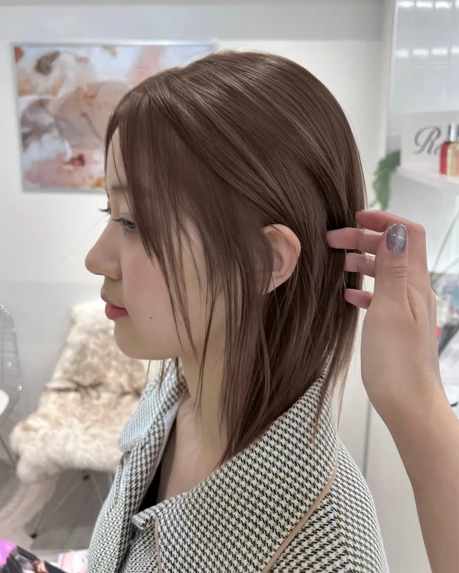 ミディアム ハイトーン デザインカラーのヘアスタイル