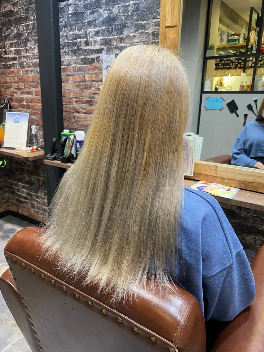 ロング カラー ベージュカラー ブリーチ 透明感カラー ダブルカラー ホワイトベージュ Men's Rico Chihayaのヘアスタイル