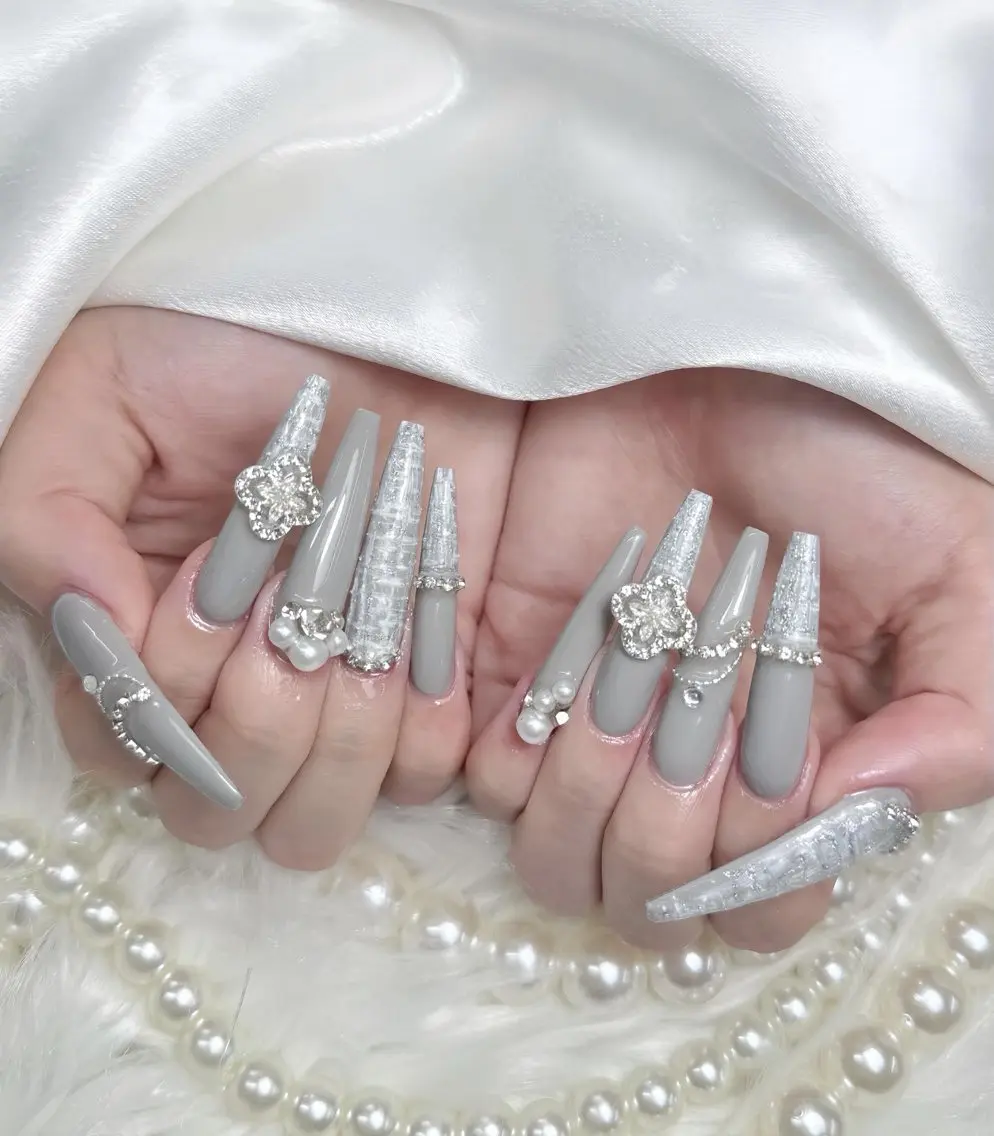 ネイル キラキラネイル 韓国ネイル マグネットネイル 持ち込み ネイルチップ ハンドネイル Chiee Bling.Nailのネイルデザイン