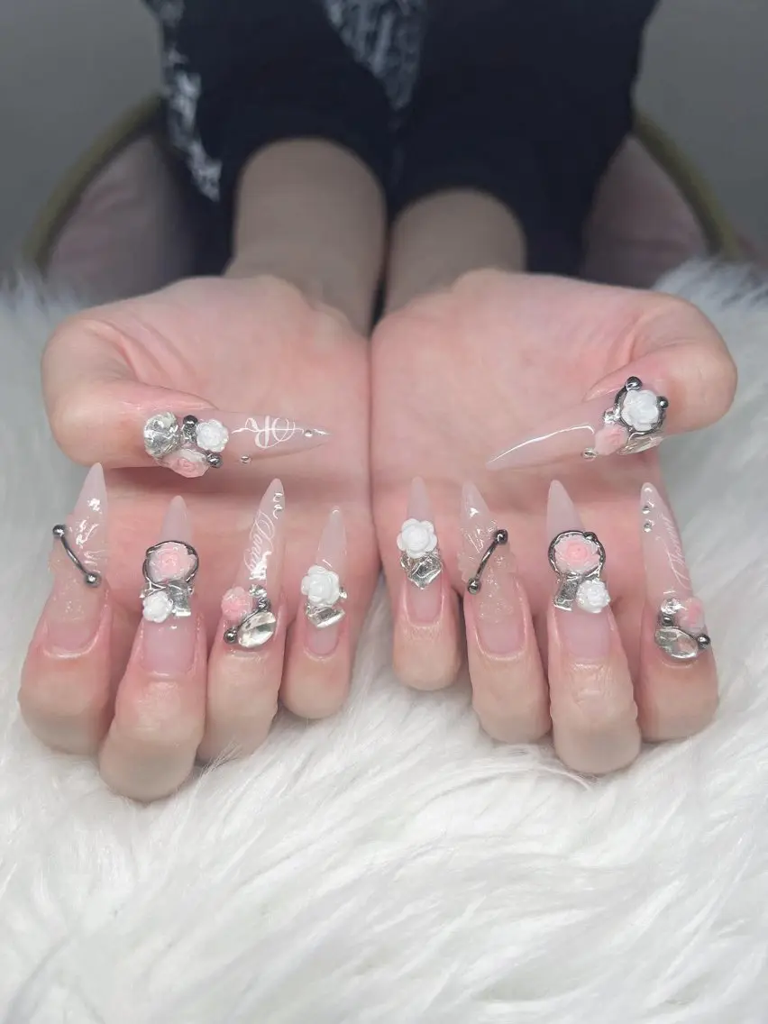 ネイル 長さ出し グラデーション 卒業式 キラキラネイル マグネットネイル ハンドネイル Lee Nailsのネイルデザイン