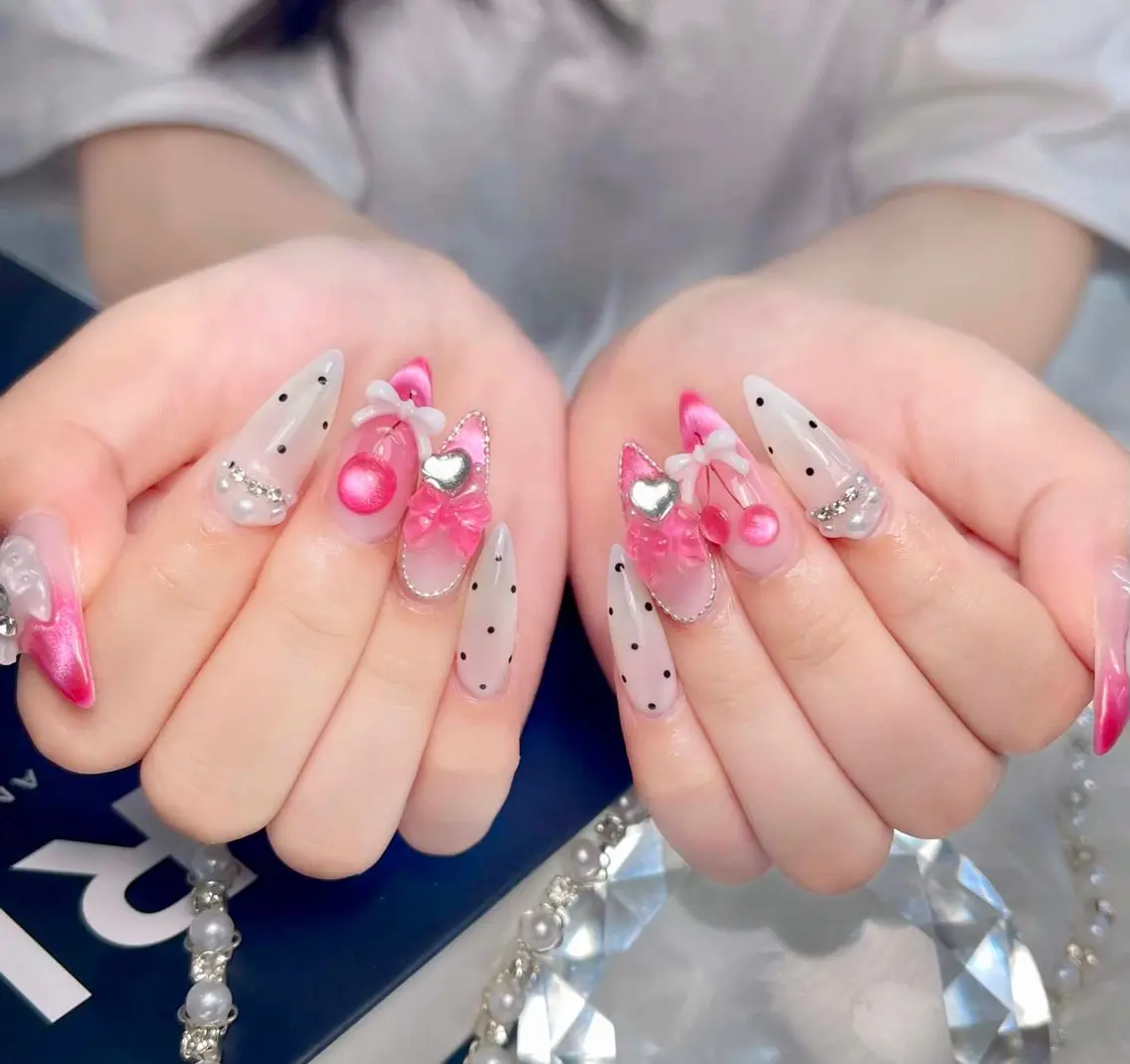 ネイル オーロラネイル チークネイル フラッシュネイル フレンチネイル ジェルネイル ハンドネイル ハンドケア Miyu Nail Nambaのネイルデザイン