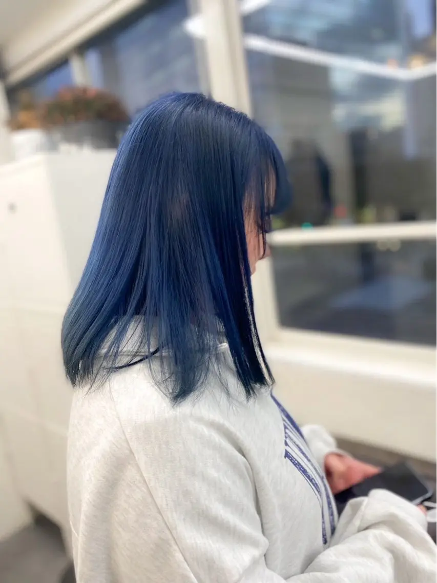 カラー ブルーカラー 黒木 千晴のヘアスタイル