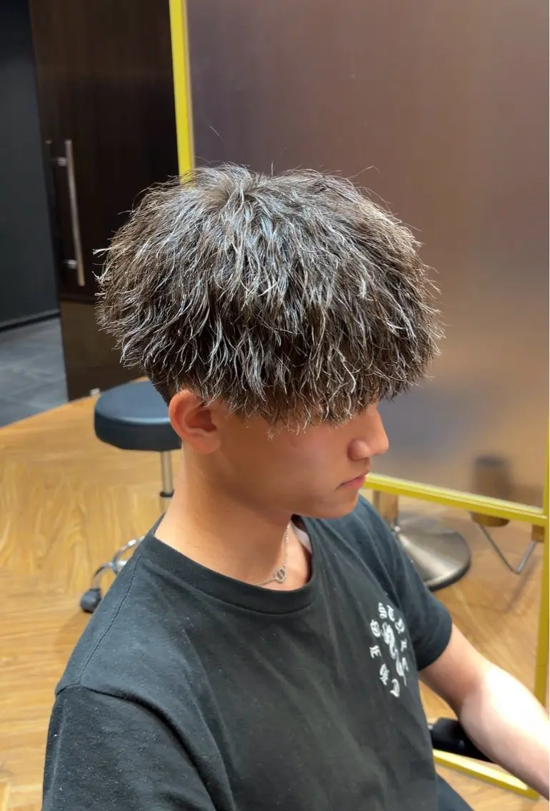 パーマ メンズ 佐々木 輝のヘアスタイル